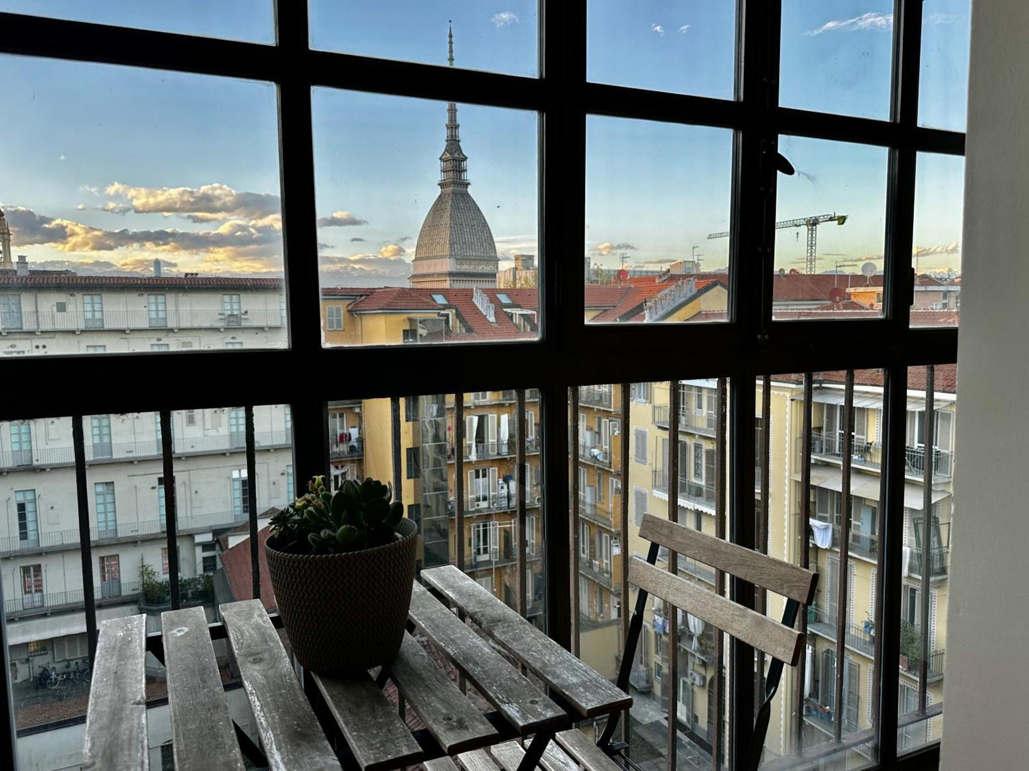 Le Finestre Sulla Mole Apartment Turin Exterior photo